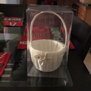 Flower girl basket, excellent for a beach wedding!