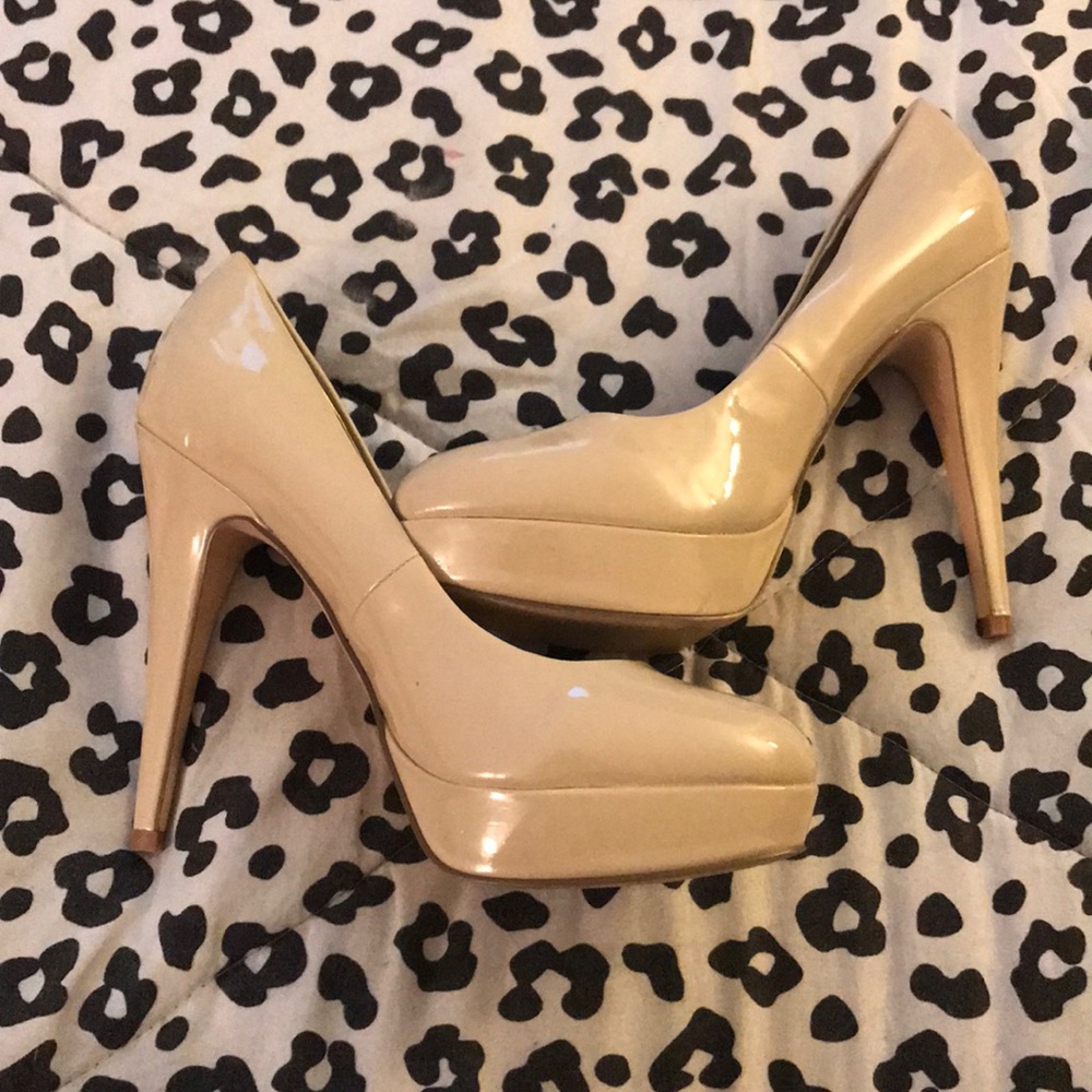 Beige Guess pumps size 9