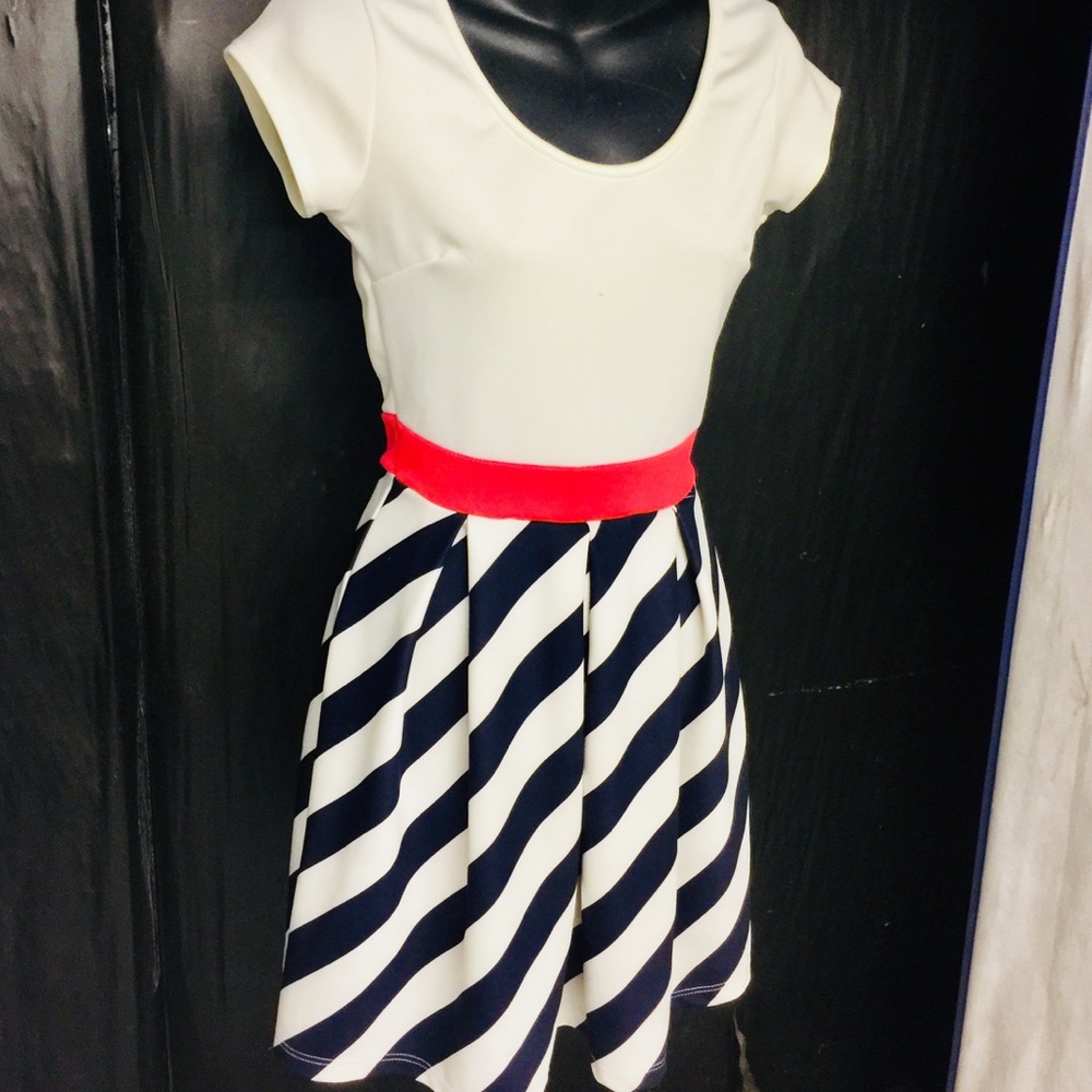 New Charlotte Russe ivory/pink/navy dress (size:M)