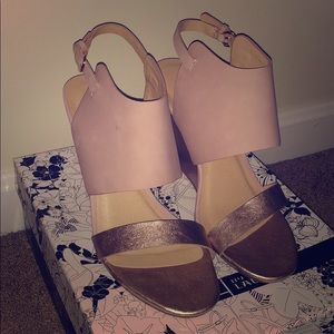 New in Box CL by Laundry Baja Wedge In Rose Gold