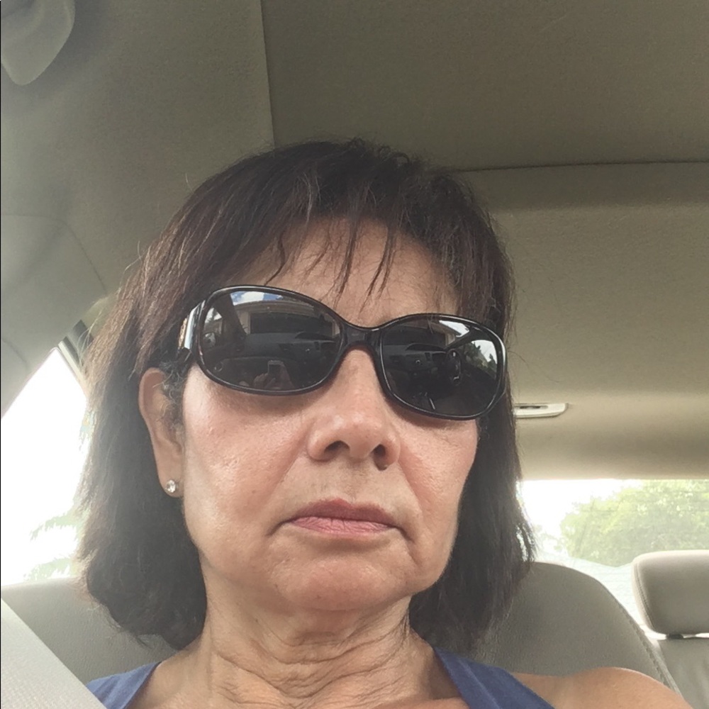 Meet your Posher, Leonor