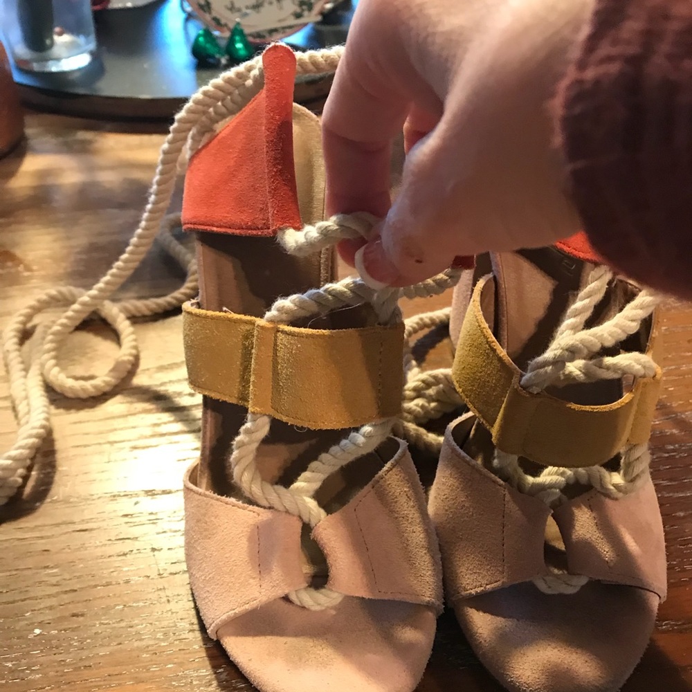 Anthro pumps
