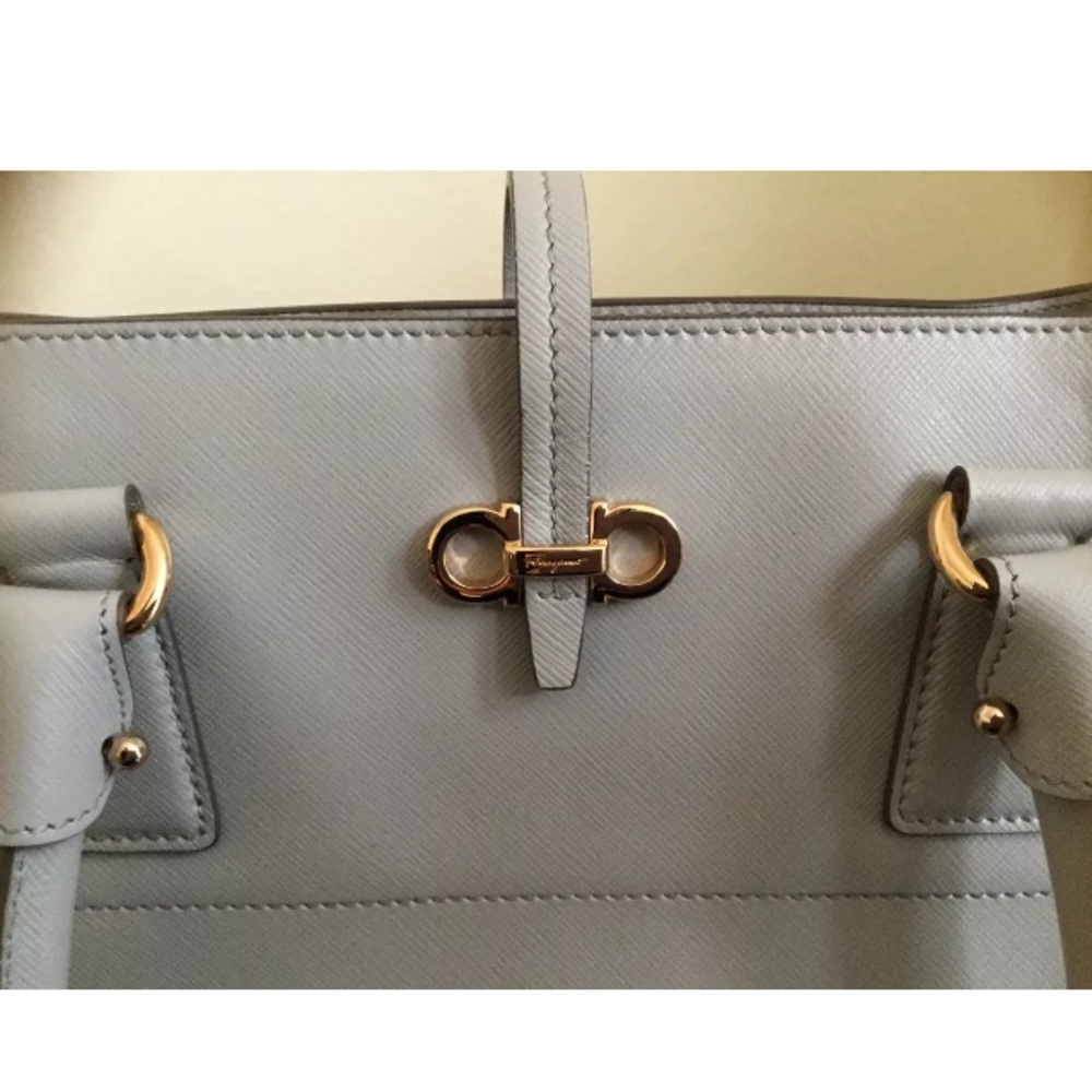 ❌❌SOLD❌❌Salvatore Ferragamo Brianna Handbag - Picture 2 of 5