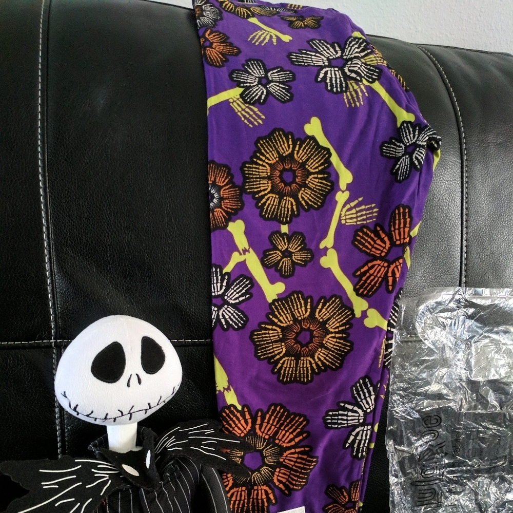 FINAL PRICE DROP! RARE! NWT! OS, Skeleton Flowers!