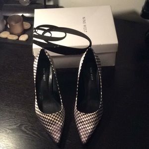 Nine west Hotoneo Anemone  LE Size 8 1/2 M