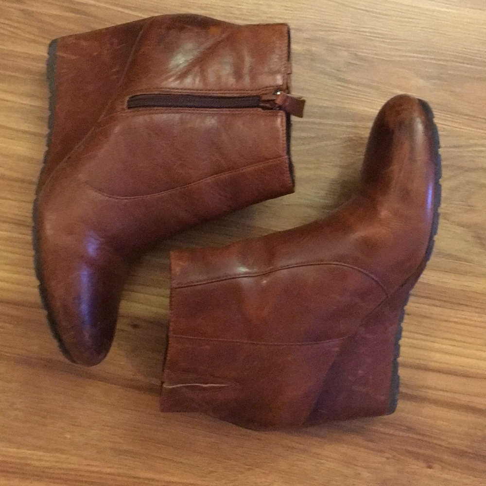 Like new Clarks booties!