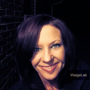 Meet your Posher, Leslie