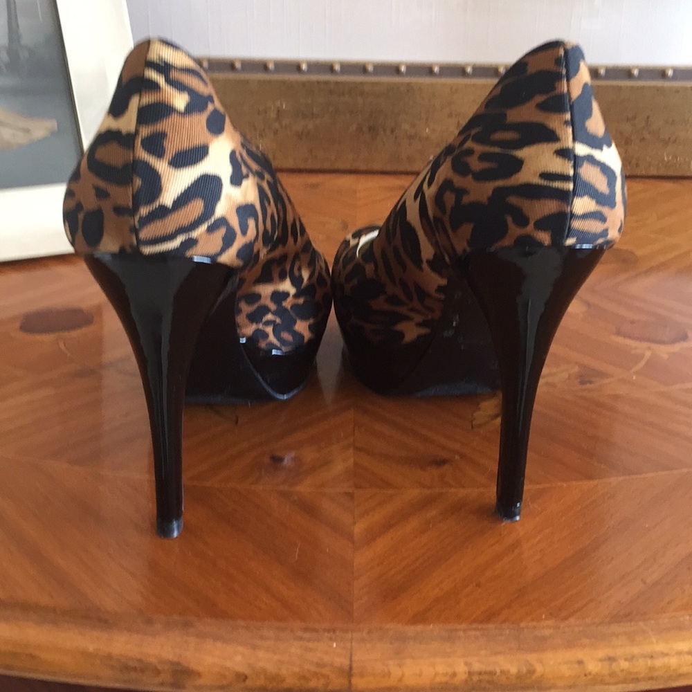 Guess Pumps - Picture 2 of 4