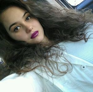 Meet your Posher, Olivia