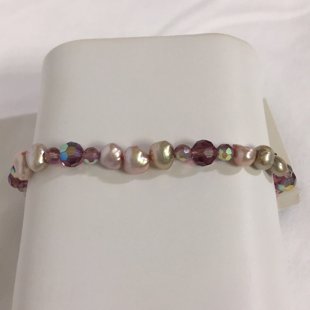 🍋
Pretty Pearl and Crystal Bracelet - Picture 4 of 5