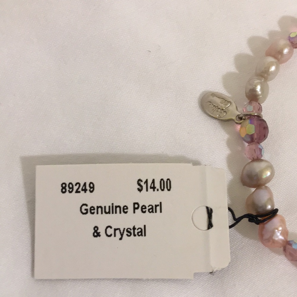 🍋
Pretty Pearl and Crystal Bracelet - Picture 5 of 5