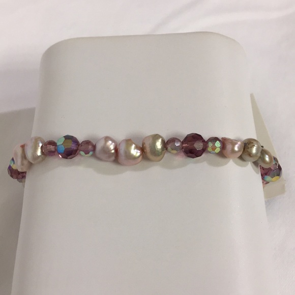 🍋
Pretty Pearl and Crystal Bracelet - Picture 4 of 5