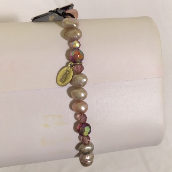 🍋
Pretty Pearl and Crystal Bracelet - Picture 3 of 5