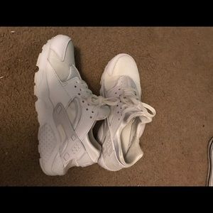 Nike white huaraches  women’s size 7