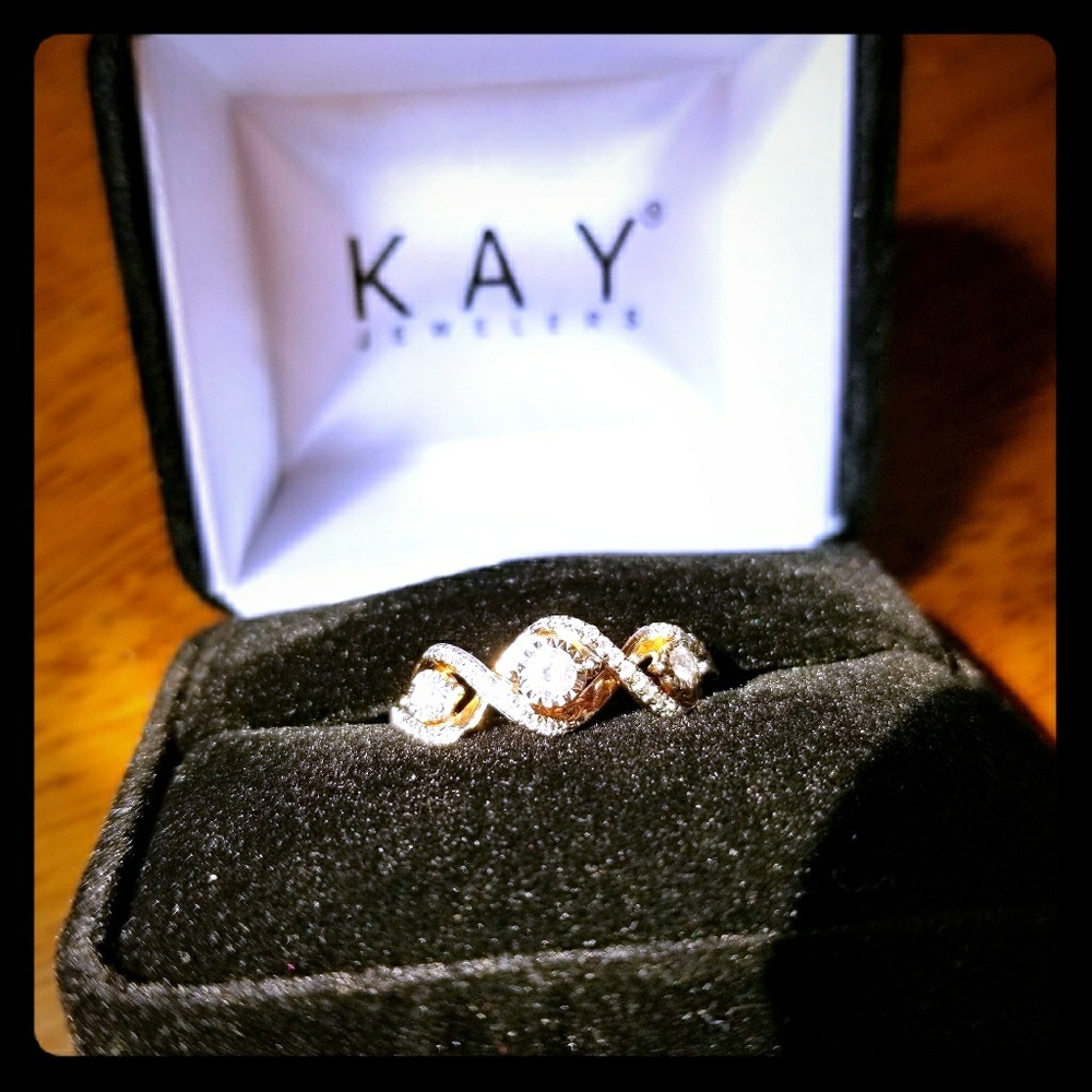 Ladies size 6 Ring