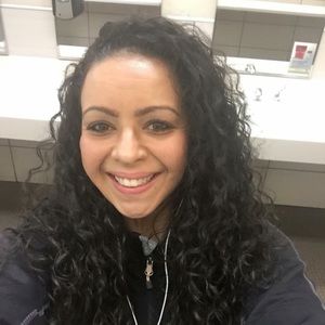 Meet your Posher, Monica