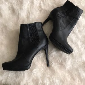 MIA Classic black booties