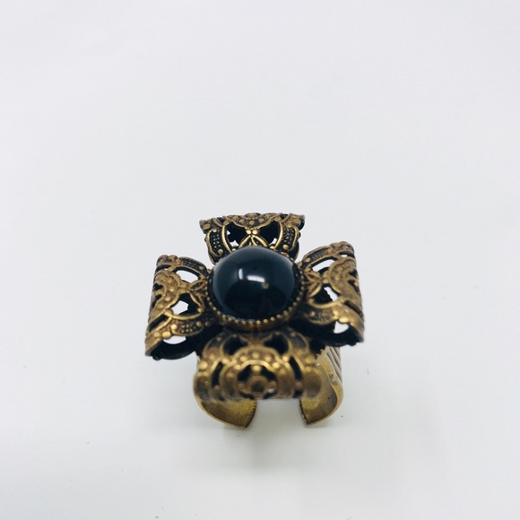 Onyx brass cross ring - Picture 1 of 8
