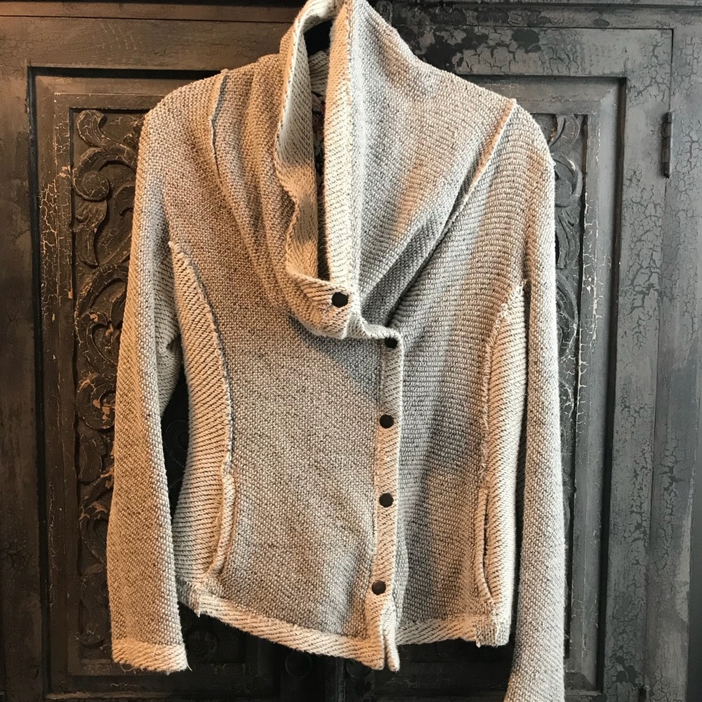 Anthropologie button down sweater size Small