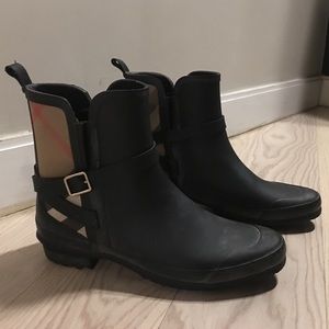 Burberry Riddlestone Check Short Rain Boot, Black