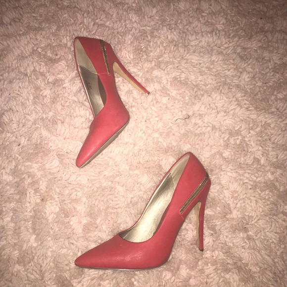 ❣️Red Pumps❣️ - Picture 4 of 5