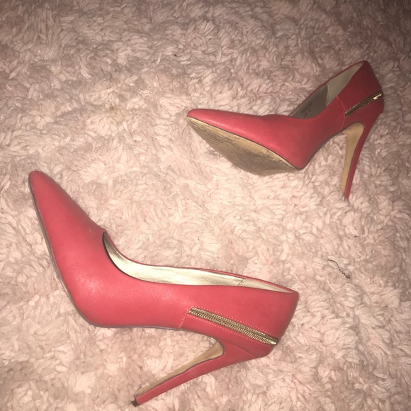 ❣️Red Pumps❣️ - Picture 5 of 5