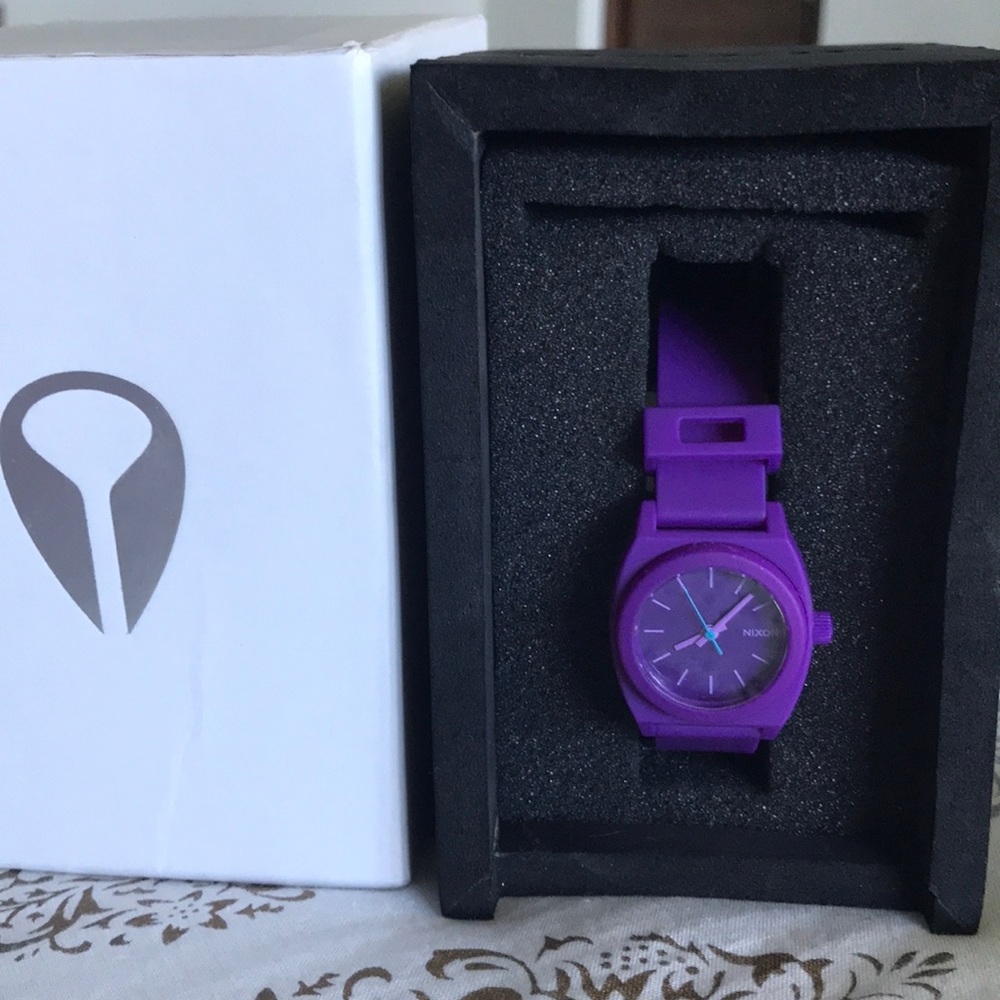 Small time teller  Nixon watch