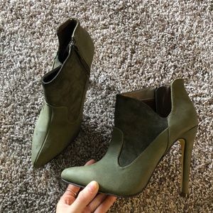 Michael Antonio Olive Green Pumps