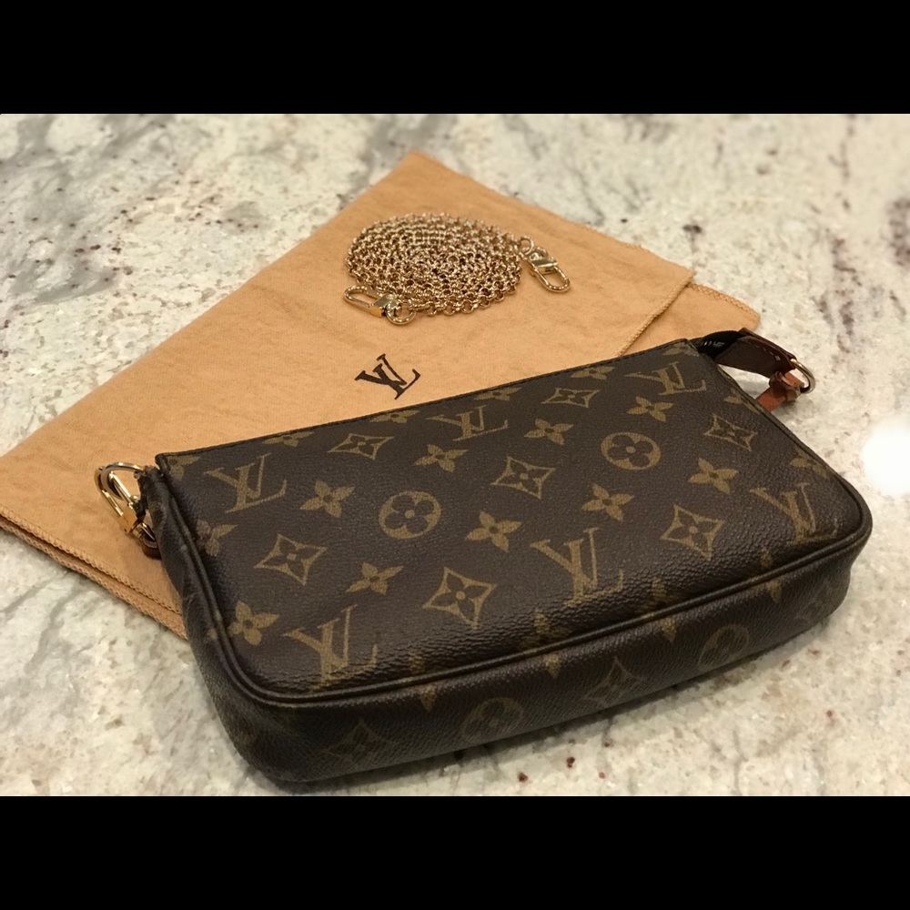 Louis Vuitton pochette assessories w/ non LV strap