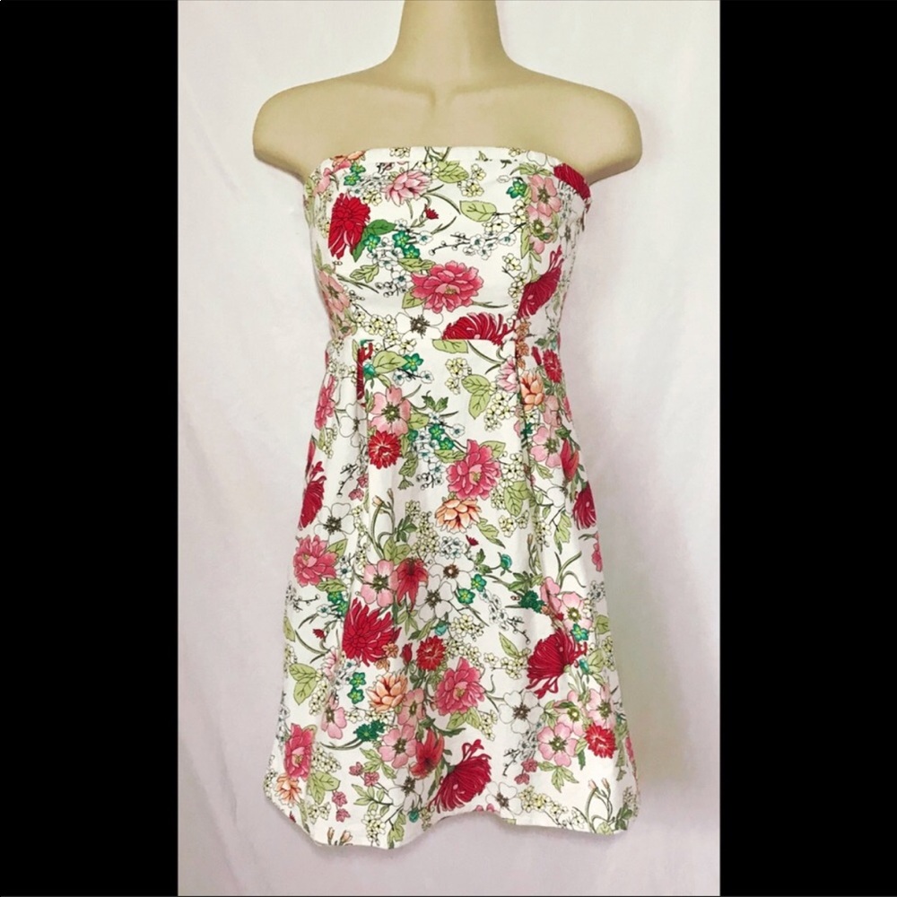 Sexy strapless floral dress with fitted bodice