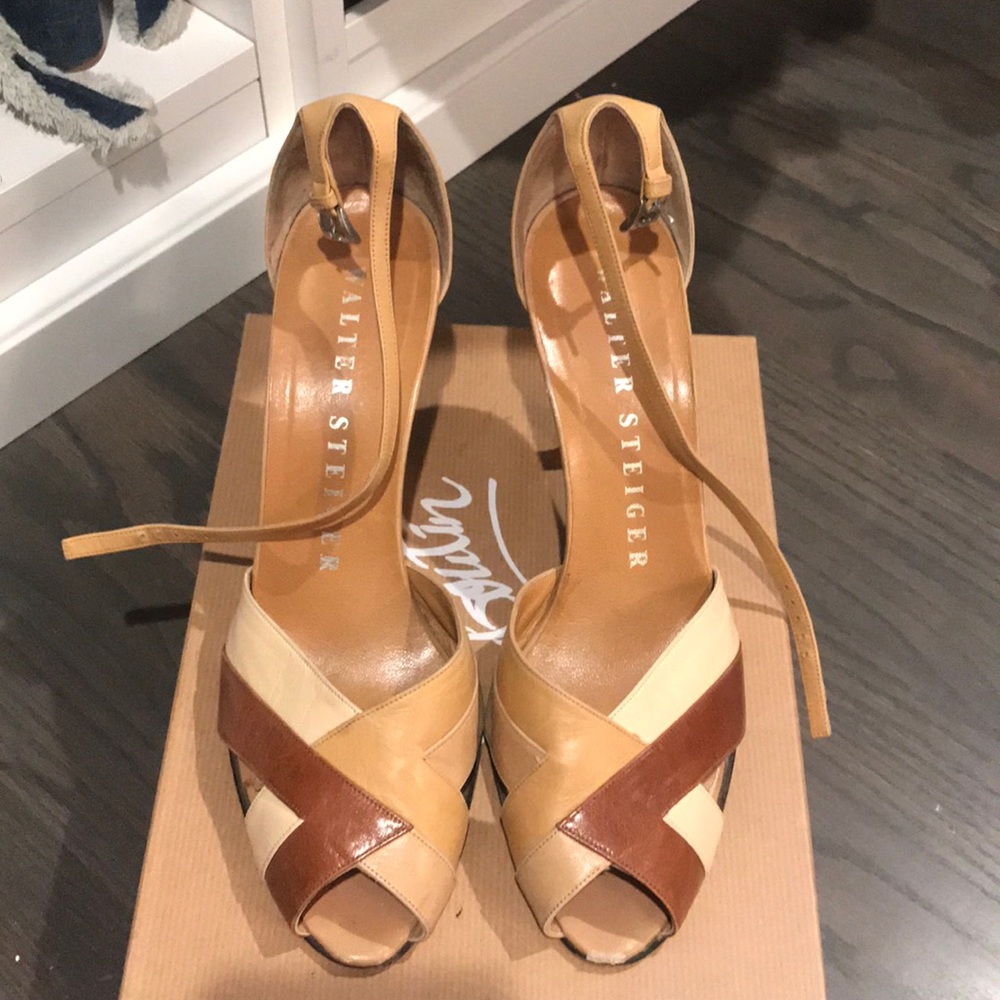 Open toe 70’s inspired sandal