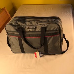 American Tourister Bag. Box 22