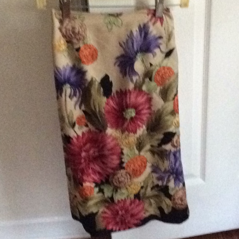 Beautiful floral 65% silk Talbots skirt