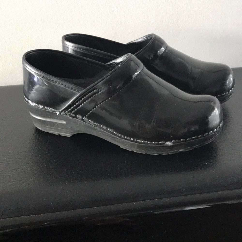 Dansko black patent clogs shoes size 39