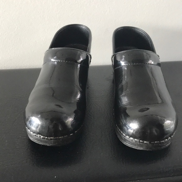 Dansko black patent clogs shoes size 39 - Picture 2 of 7
