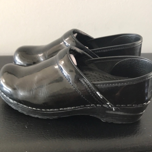 Dansko black patent clogs shoes size 39 - Picture 3 of 7