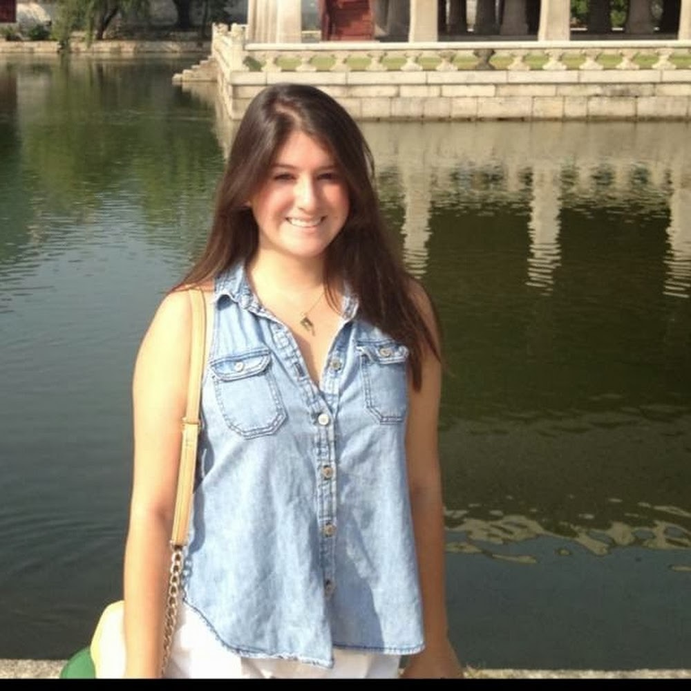 Meet your Posher, Andrea