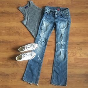 Almost Famous Distressed Jeans in Size 0