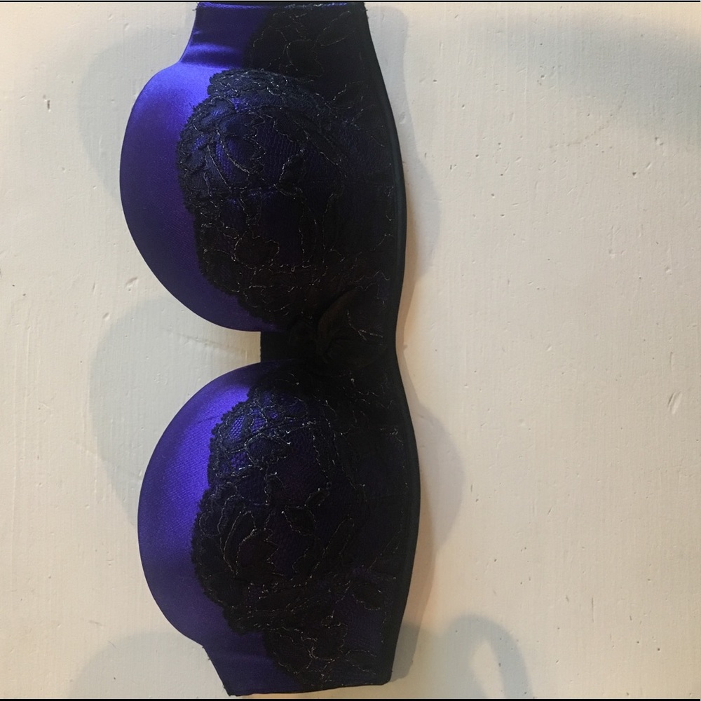 ****Victoria Secret Bombshell Strapless Bra****