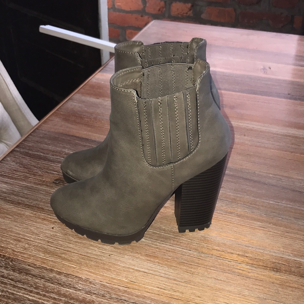 Ladies boots