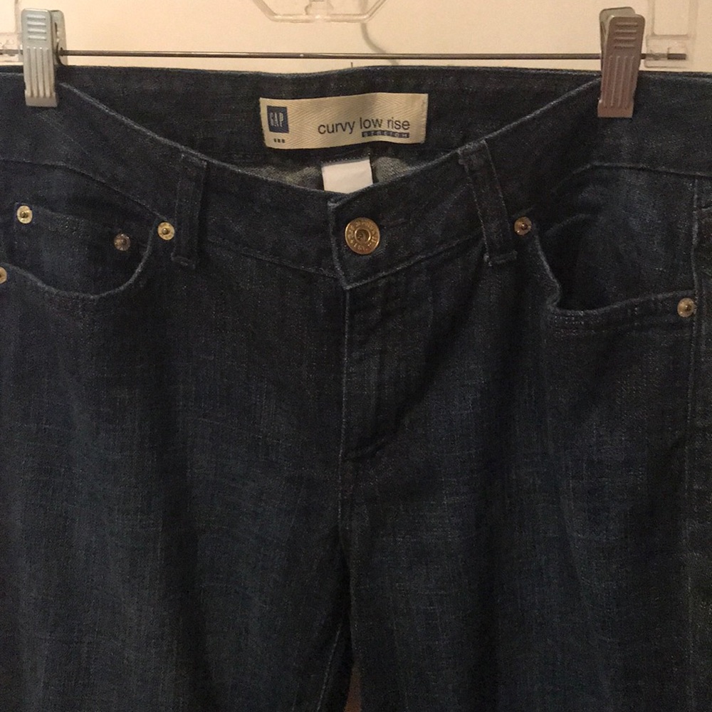 GAP Curvy blue jeans with flare leg. 5 pkt Size 6