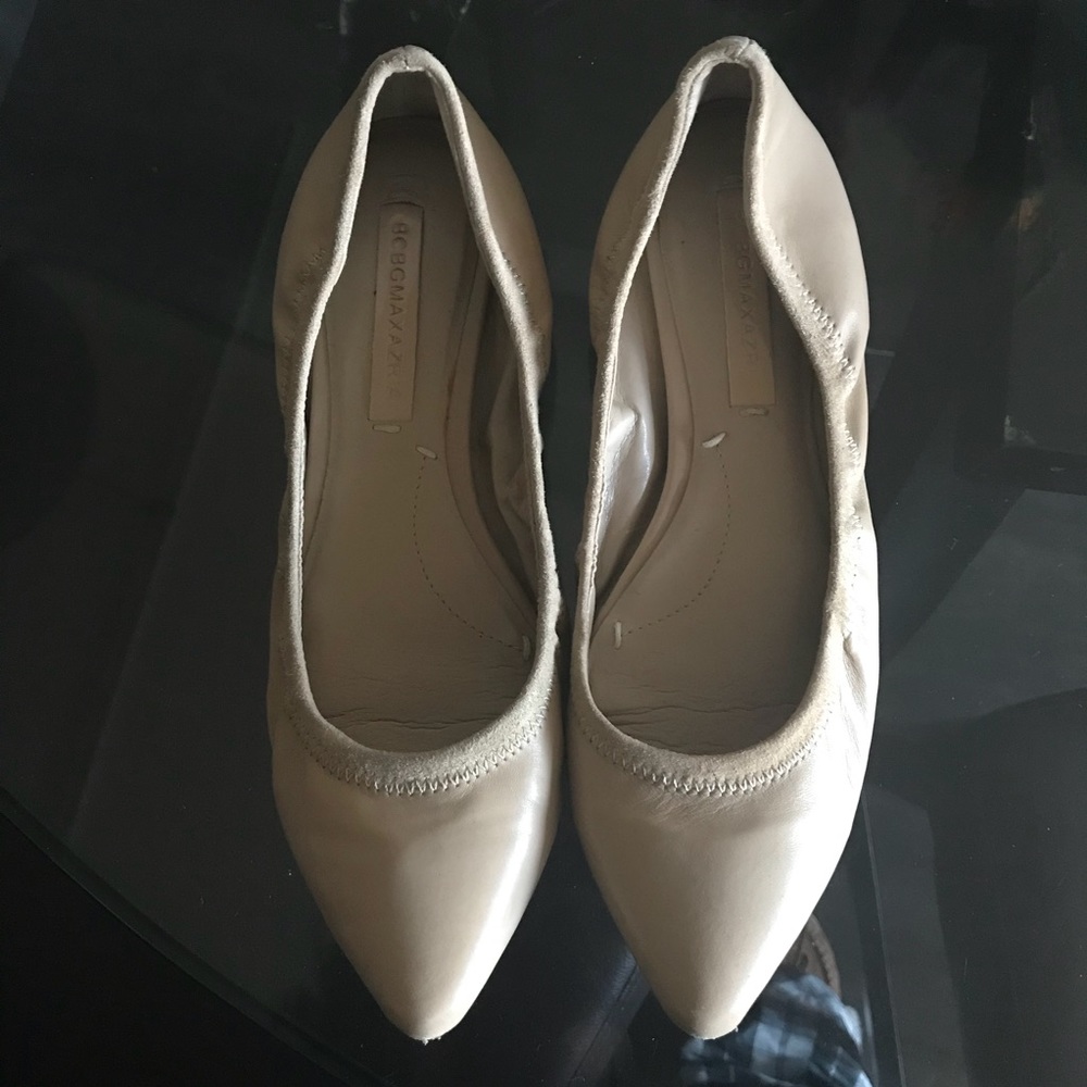 Cream colored BCBG Max Azria ballet flats Size 7