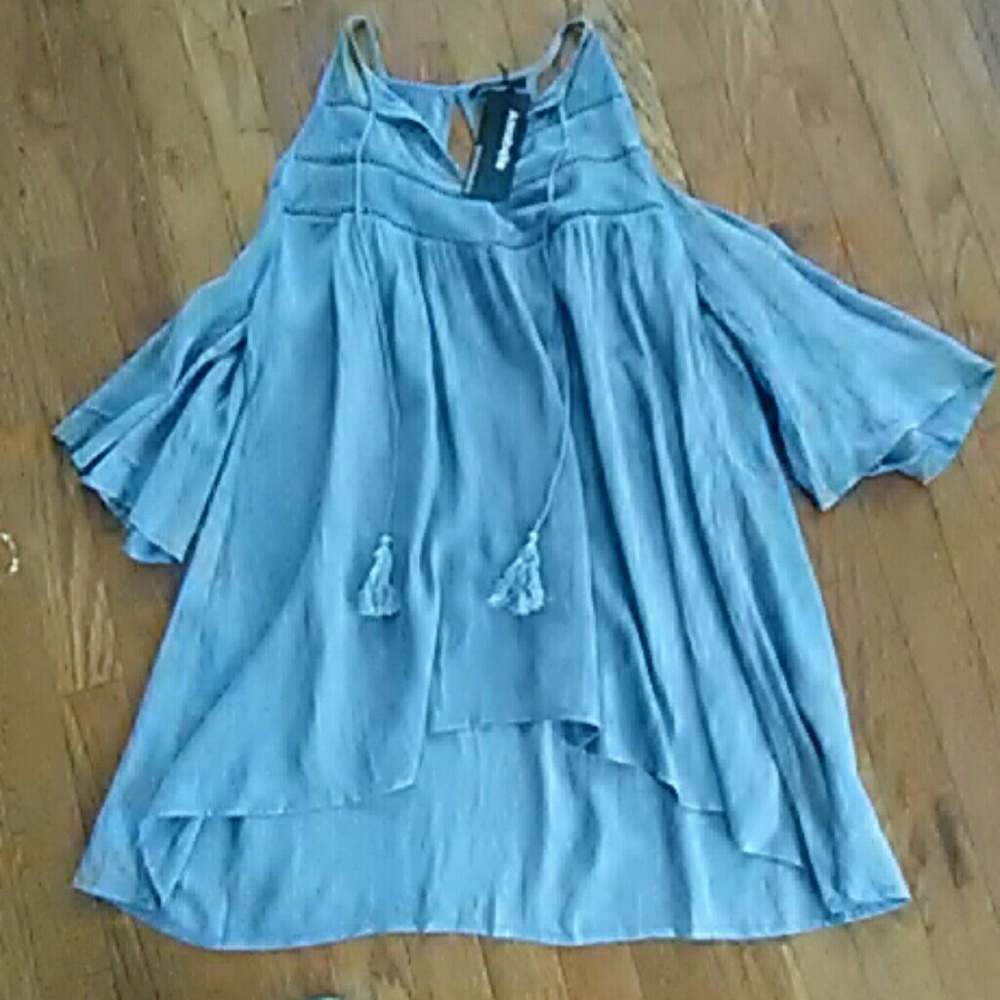 Cold shoulder top..NWT