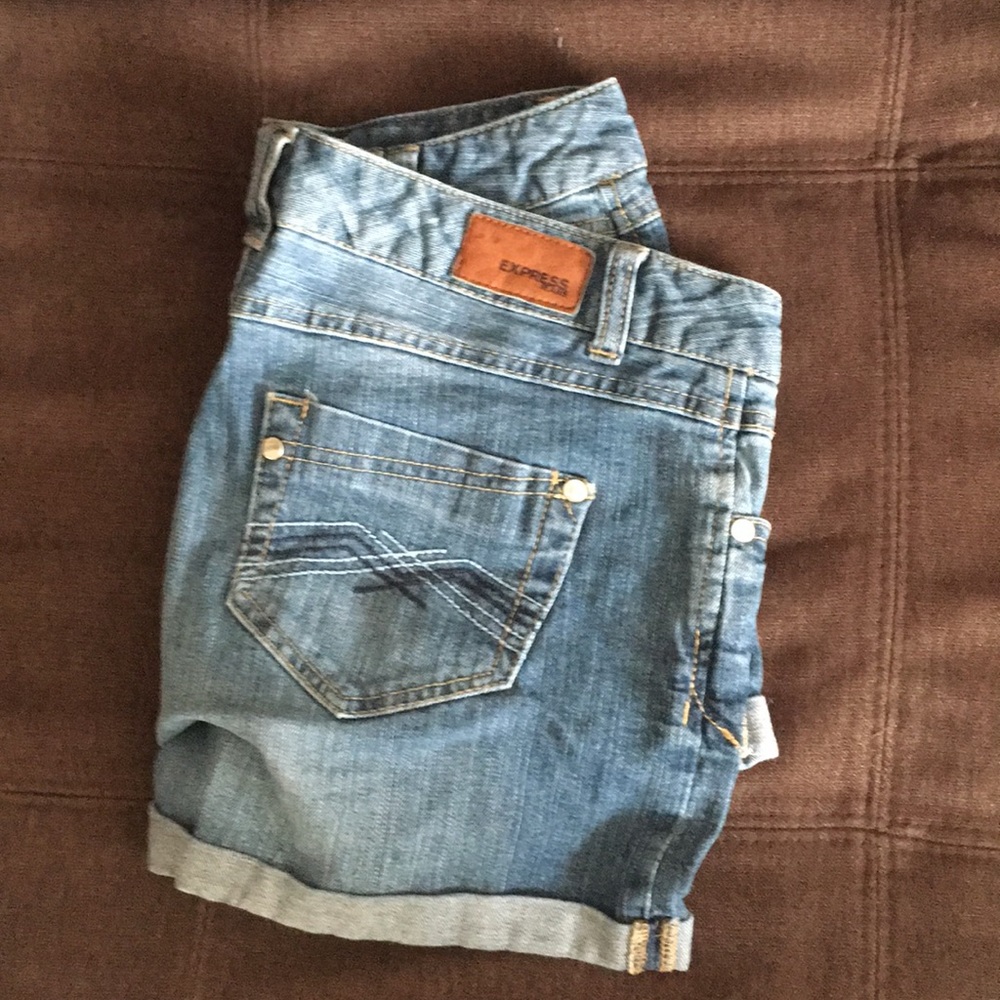 Express jeans size 2 shorty short - Picture 2 of 2