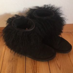 Black Uggs size 6