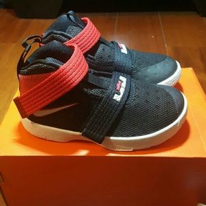 Nike Lebron Soldier 10 Sneakers (Boys)