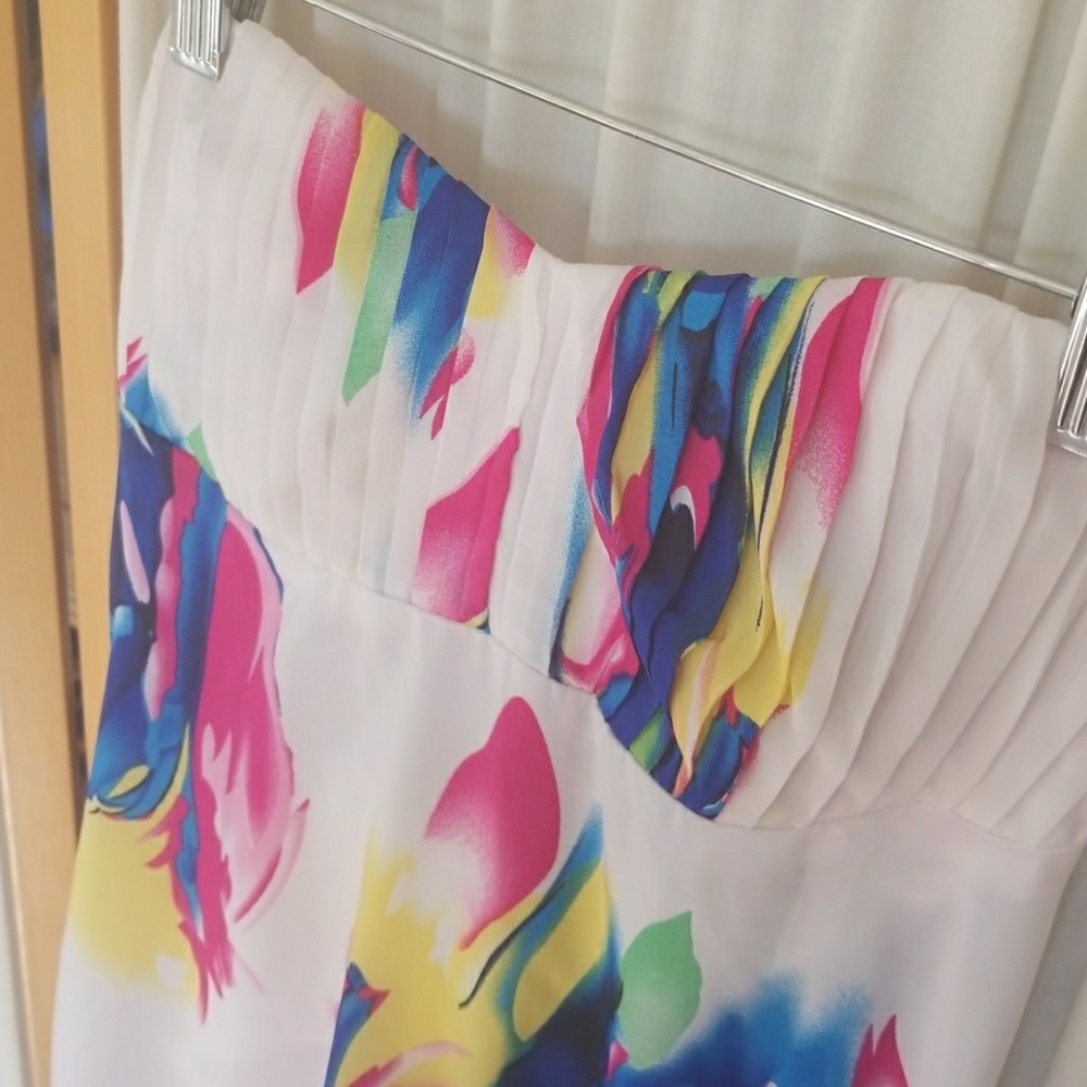 Gorgeous dress down by Vince. - Picture 4 of 8