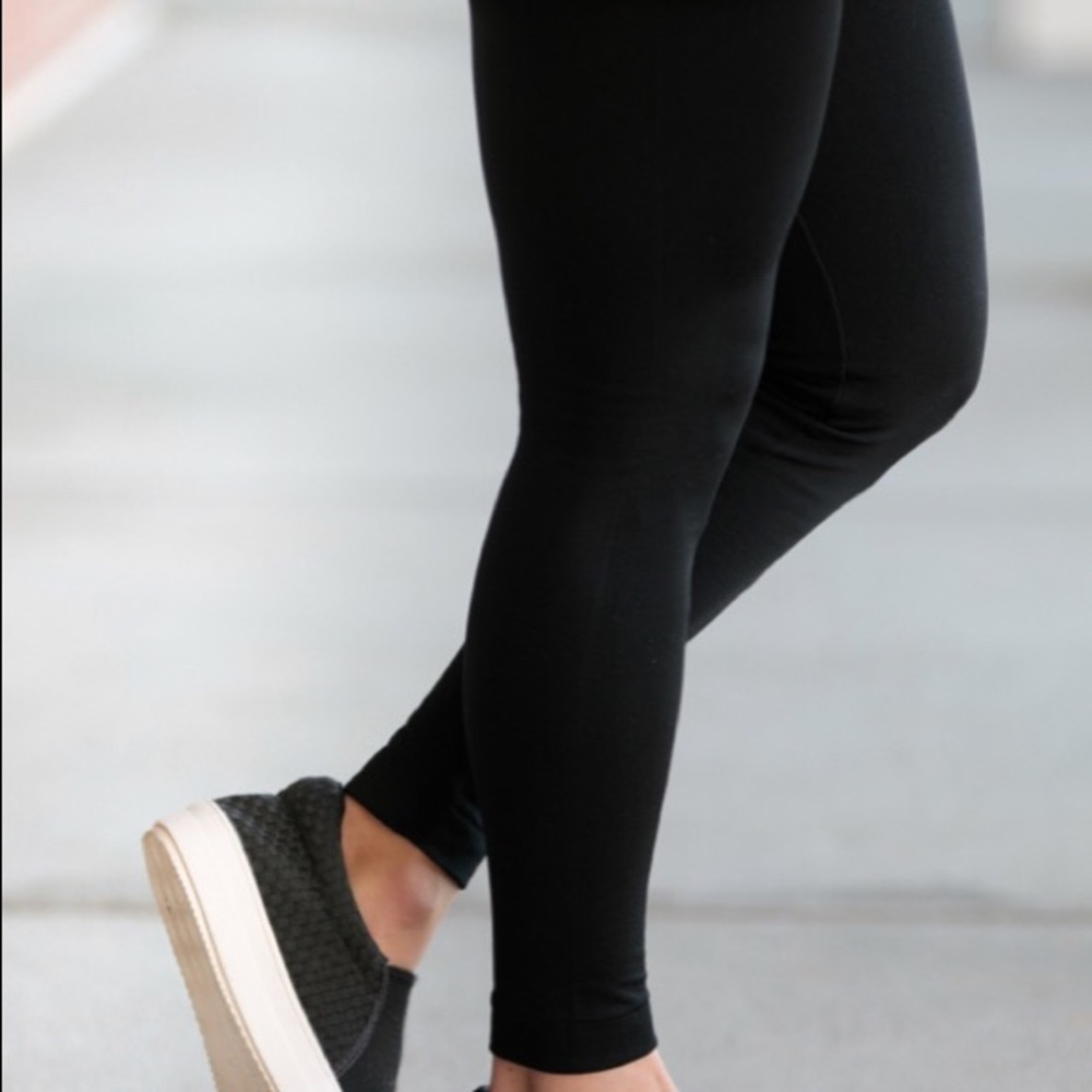 FINAL SALE!!! Black legging, fleece inside.