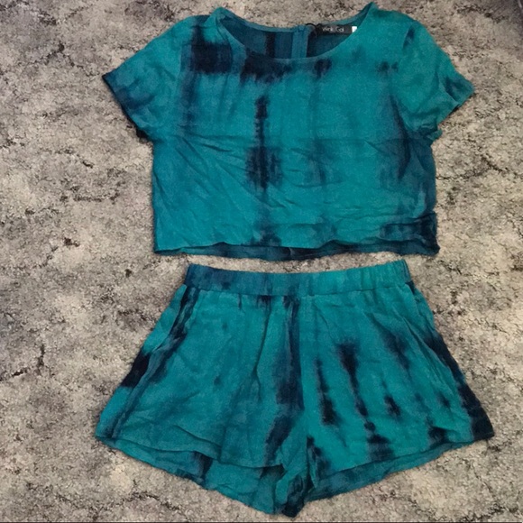 Wink Gal crop top and shorts set - Picture 2 of 6