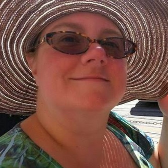Meet your Posher, Liz - Picture 1 of 1